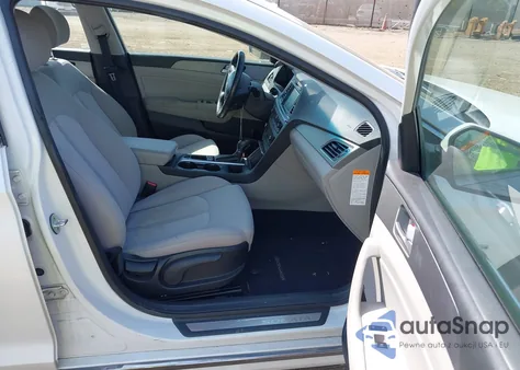 2016 Hyundai Sonata Plug-In Hybrid z USA, uszkodzony, nr VIN KMHE14L29GA021355